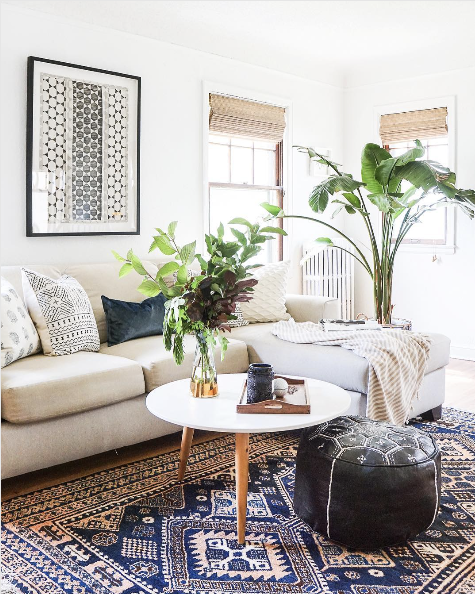 Beautiful living room /// Fabulously Easy Ways to Organize Your Living Room This Spring