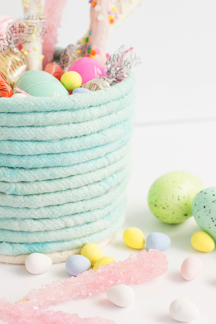 Rope Basket /// 10 Colorful DIY Projects To Usher In Spring by Design Fixation