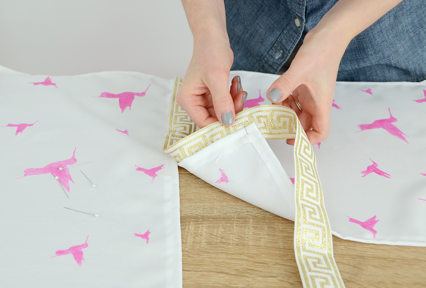 DIY Hummingbird Printed Apron Using Rubber Stamps /// By Design Fixation