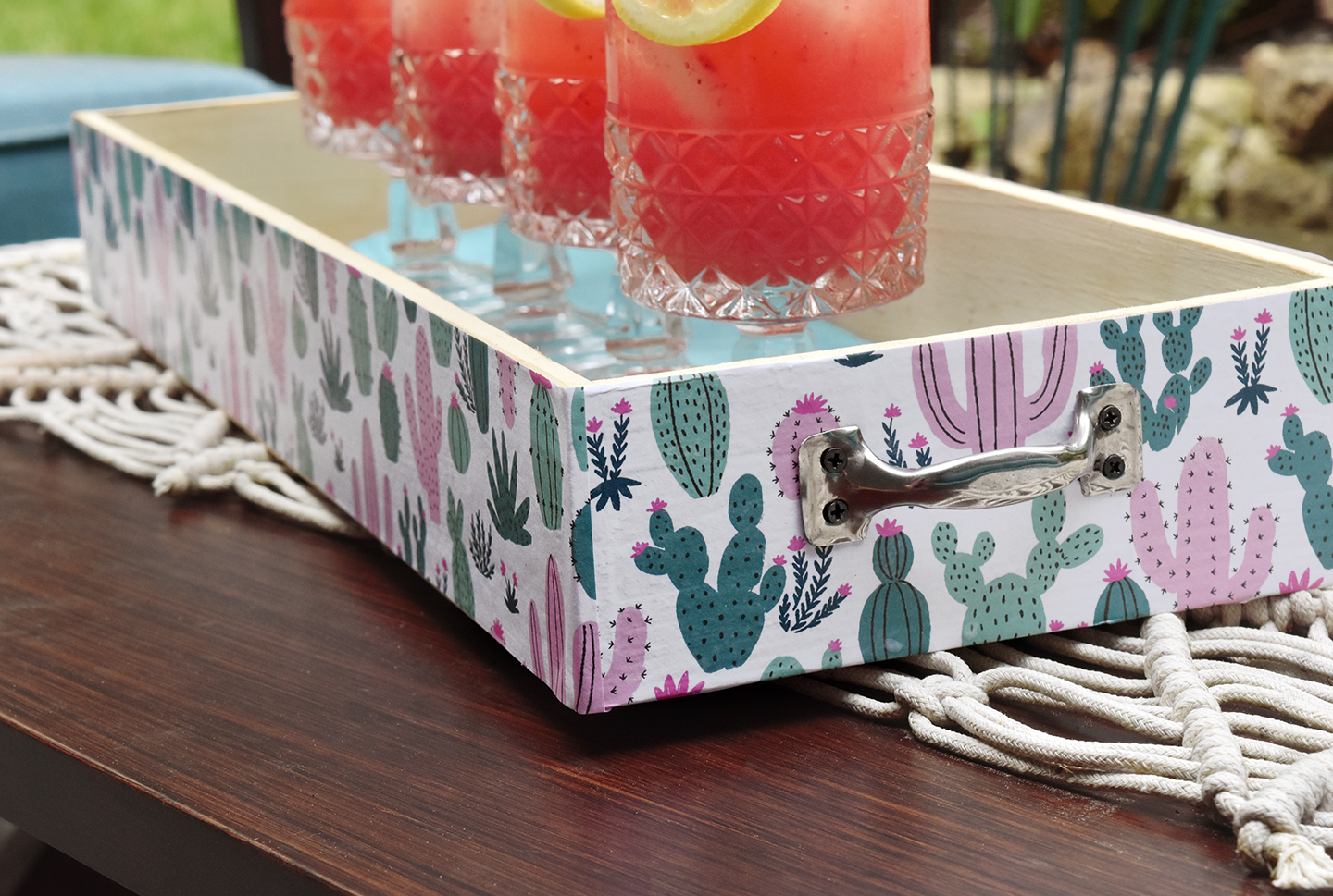 Taste of Summer: Easy DIY Serving Tray... Plus A Delicious Mocktail Recipe! /// By Design Fixation #diy #tray #mocktail