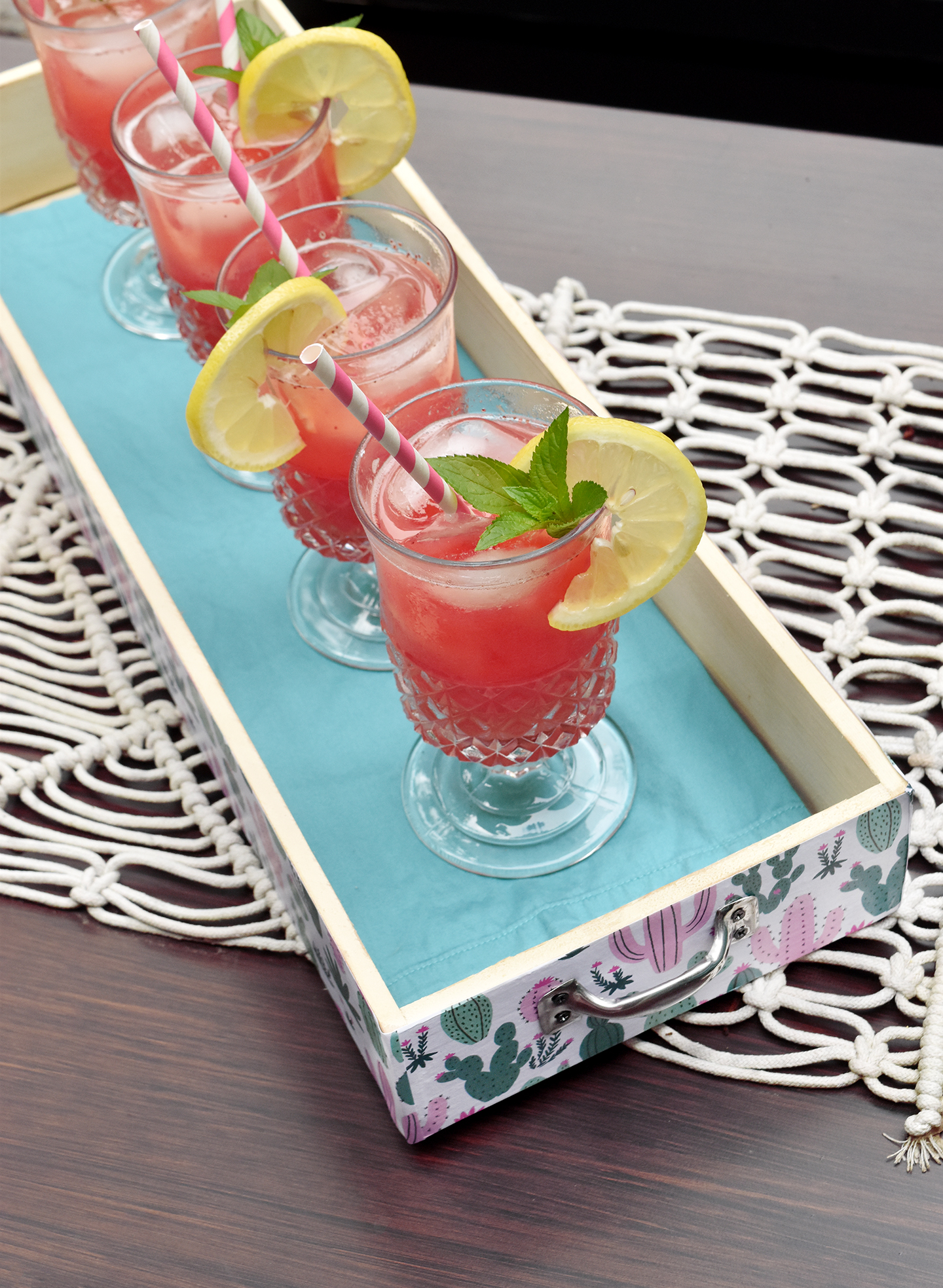Taste of Summer: Easy DIY Serving Tray... Plus A Delicious Mocktail Recipe! /// By Design Fixation #diy #tray #mocktail