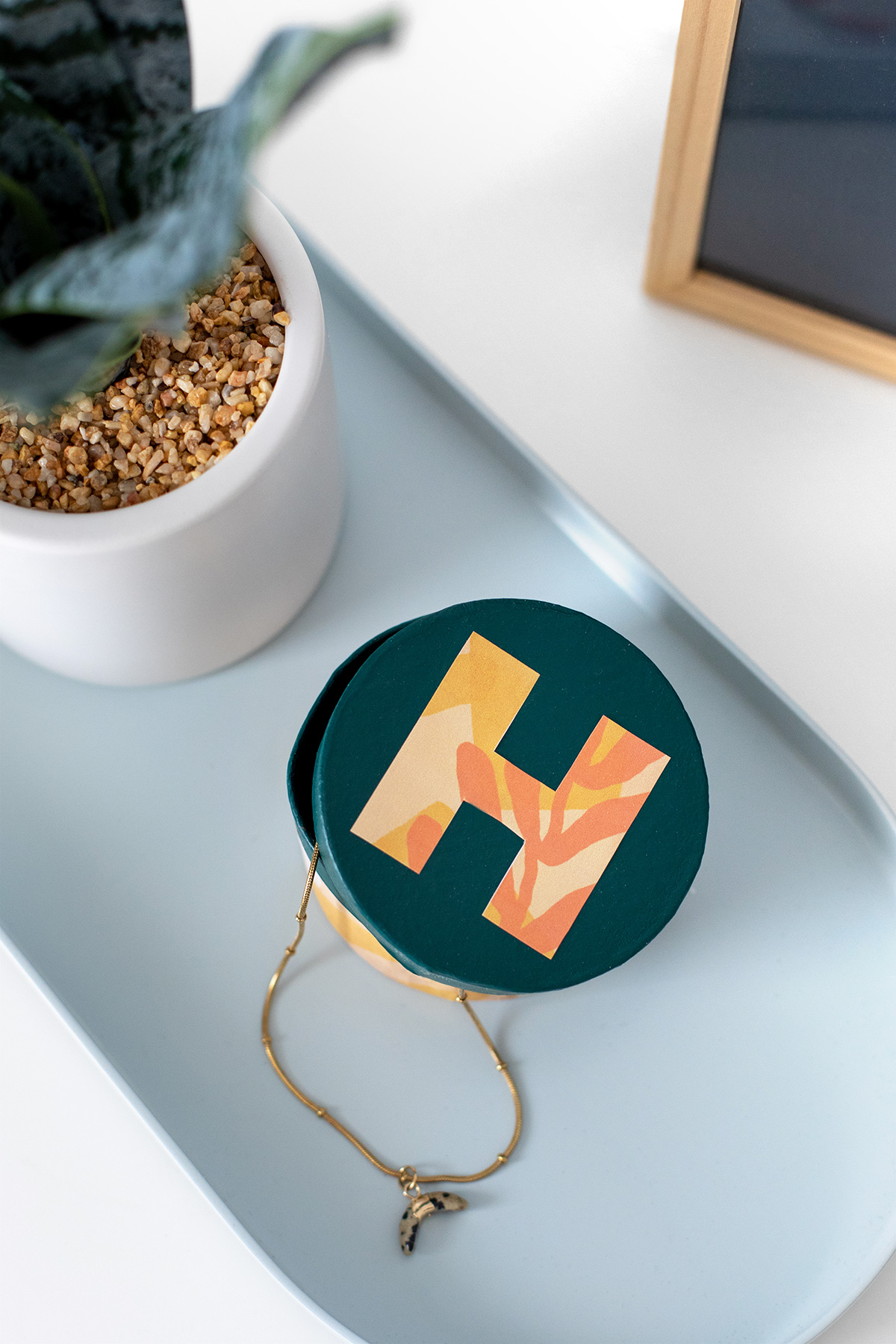 DIY Tropical Monogram Trinket Box /// By ctrl + curate for Design Fixation #diy #craft #letter #gift 