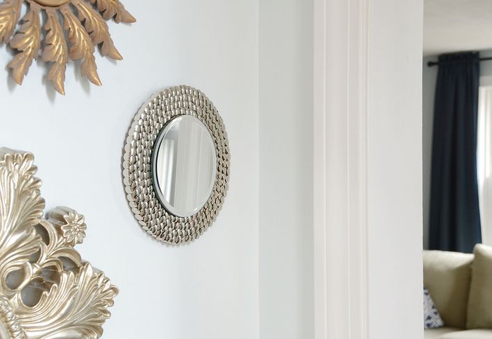 Thumbtack accent mirror IKEA hack! 10 Best IKEA Hack Ideas For Every Room In Your Home /// By Faith Towers Provencher of Design Fixation #diy #home #decor #furniture