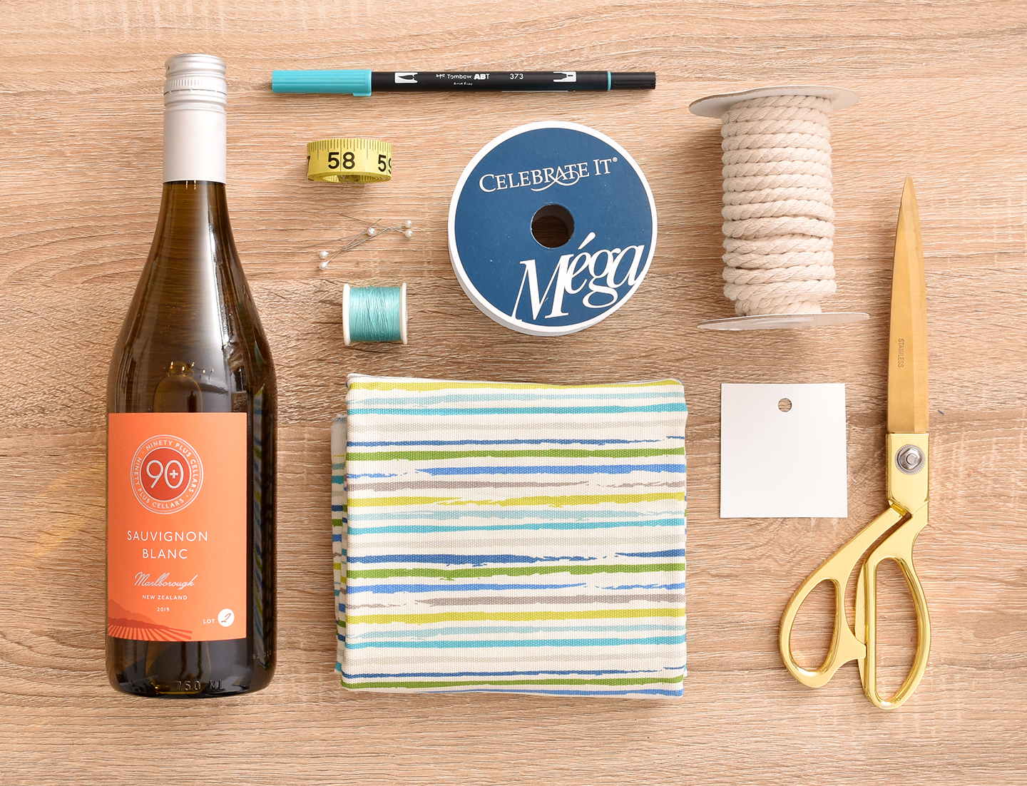 DIY Wine Bag Sewing Tutorial + Blind Tasting Game /// By Faith Towers Provencher of Design Fixation #sew #diy #fabric 