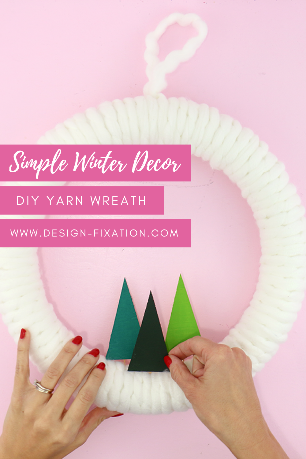 Simple DIY Winter Yarn Wreath /// By Design Fixation #winter #diywreath #sophisticated #decor