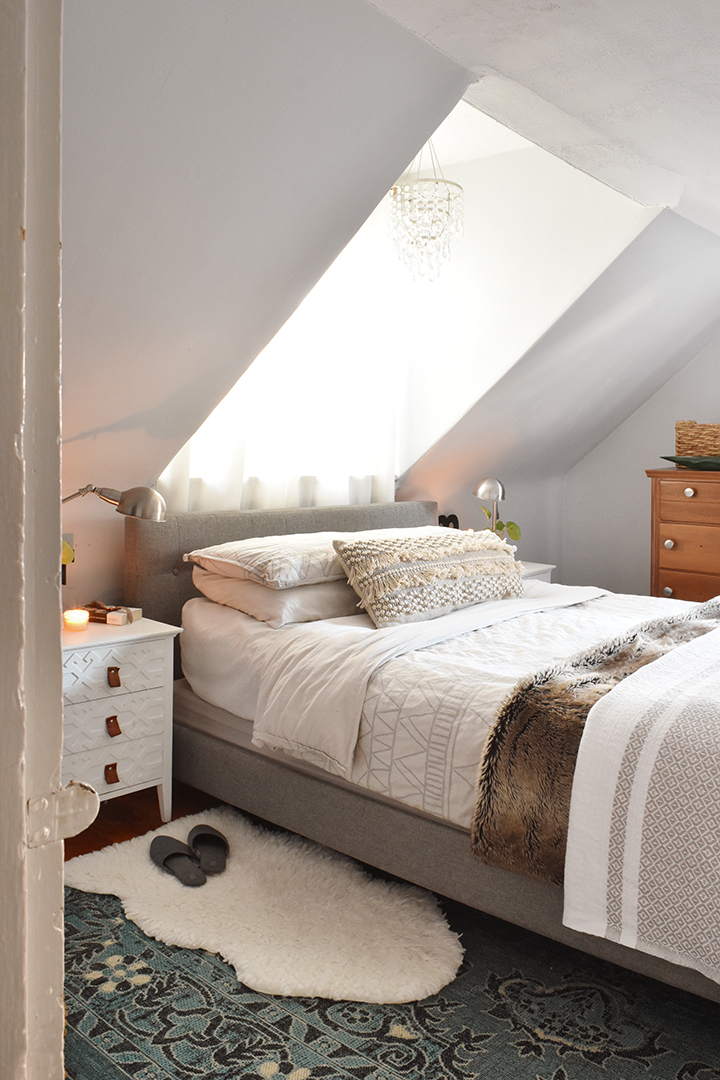 How To Make Your Bedroom The Ultimate Retreat /// By Design Fixation #cozy #winter #retreat
