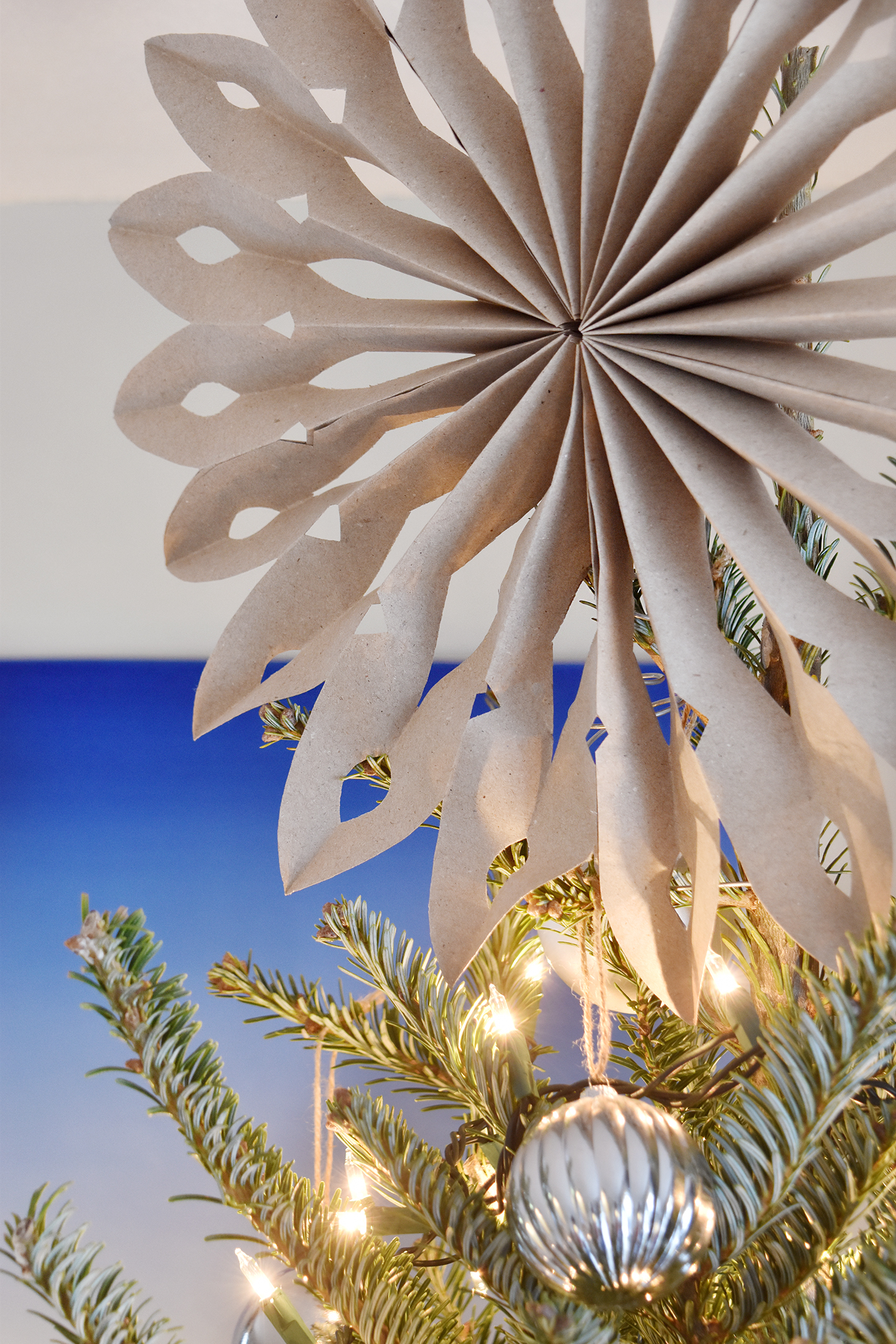 DIY Kraft Paper Tree Topper by Design Fixation #christmas