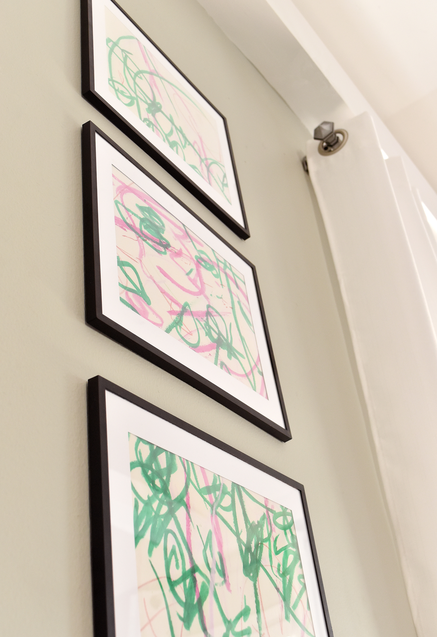 Easy Framed Kids' Art Display Idea by Design Fixation /// #art #kids #wallart #home