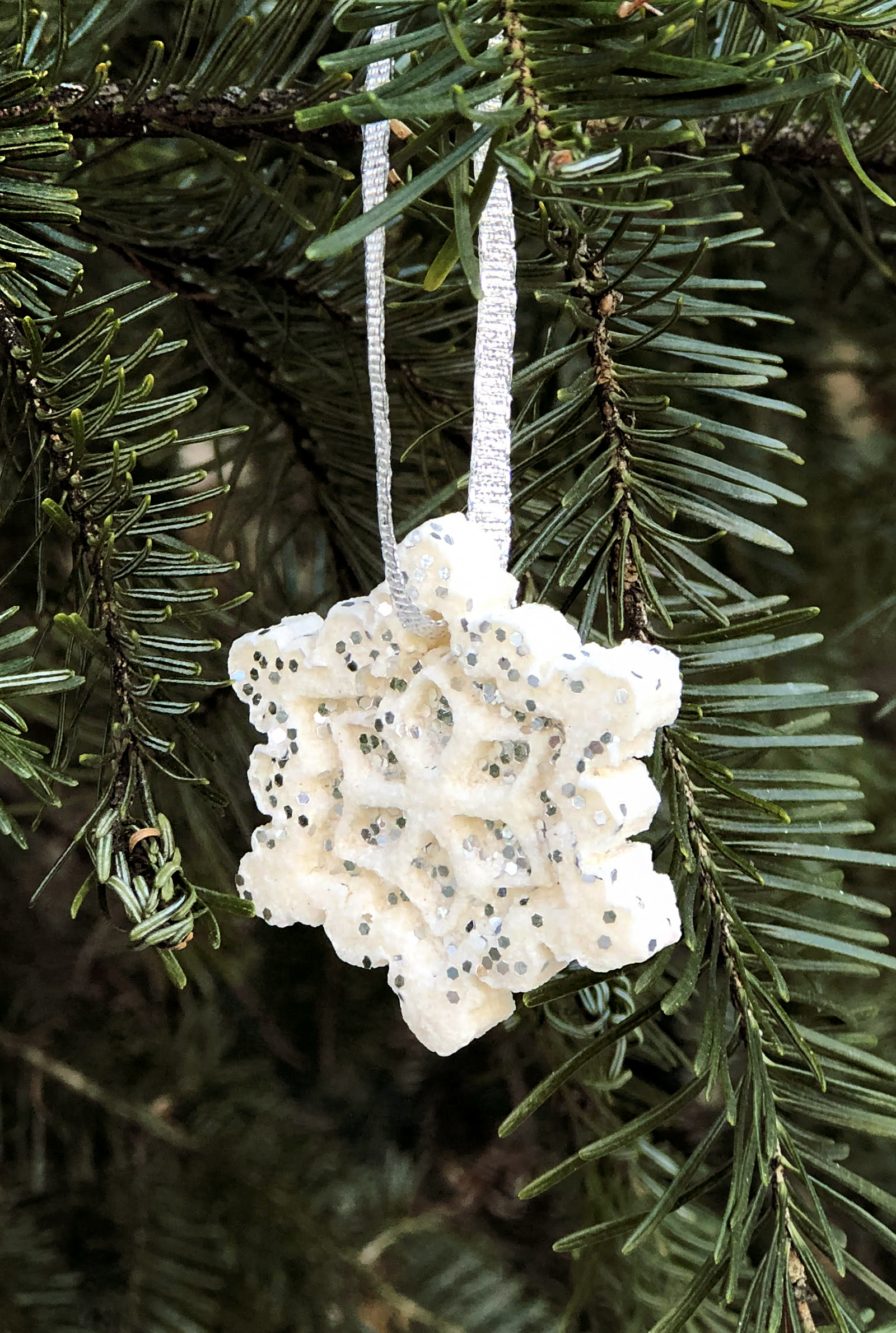 Easy Toddler Christmas Craft - DIY Snowflake Ornament /// By Design Fixation #holiday #playdough #glitter #diy #ornament #kids #craft #simple 