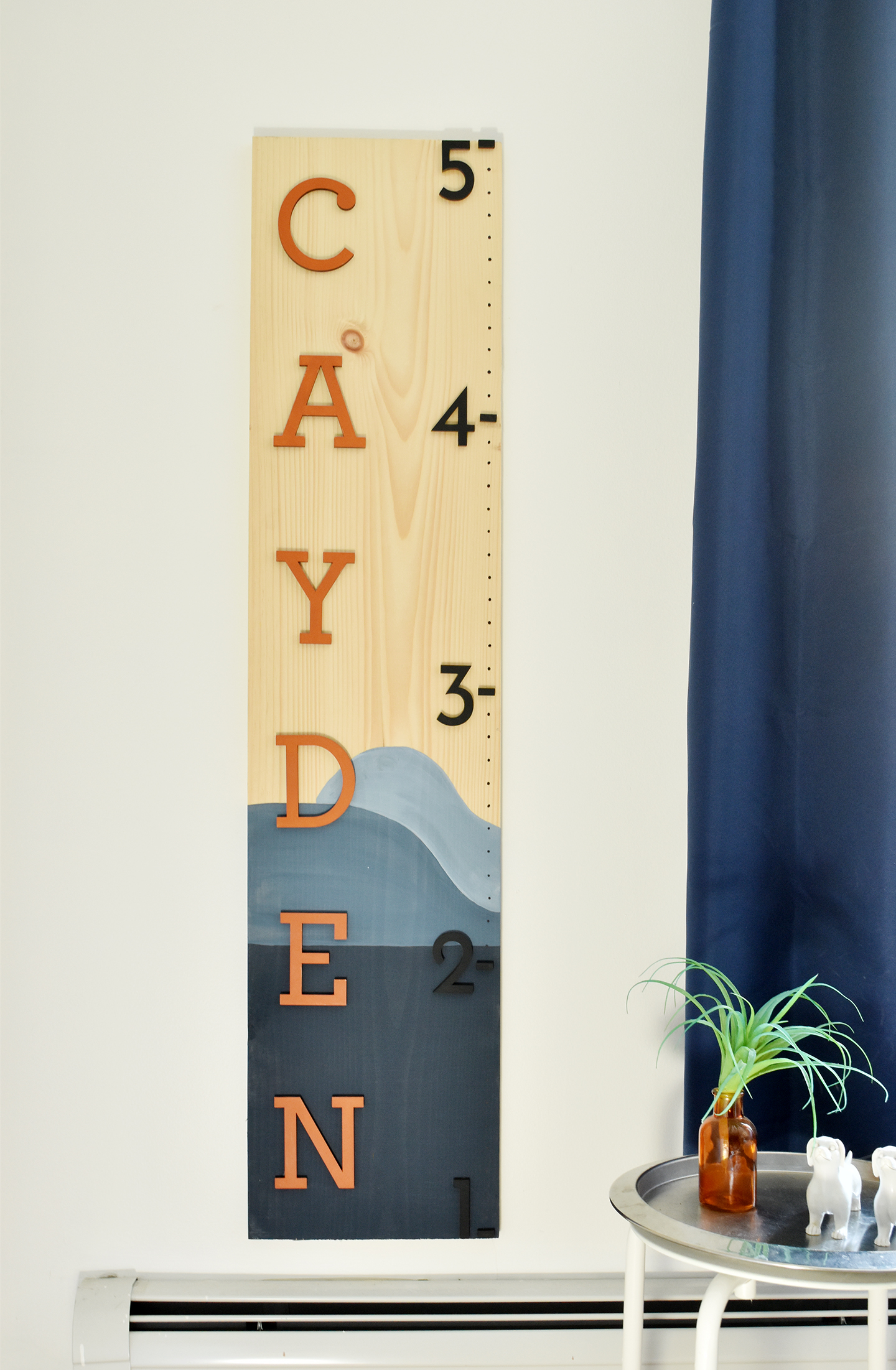Easy DIY Wooden Height Chart /// By Design Fixation #height #chart #growth #diy #wood